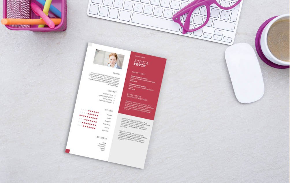 Mycvfactory-cv design-387.jpg Très beau cv, les couleurs sont utilisées avec parcimonie et efficacité.