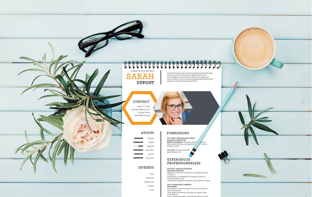 Mycvfactory-cv design-434.jpg Des figures géométriques intégrés au sein ddu CV, la conception de ce genre de modèle nécessite beaucoup de réflexion