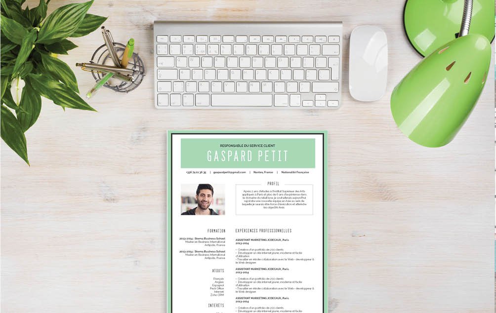 Mycvfactory-cv design-421 Un CV qui sait se mettre en valeur. Grâce à ses couleurs claires il donne tout de suite envie de le lire.