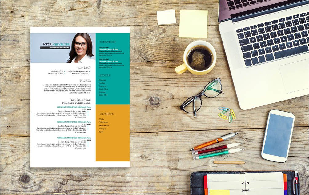 Mycvfactory-cv design-423 Design de CV en deux temps. Une partie gauche économe en couleurs, et une partie droite colorée