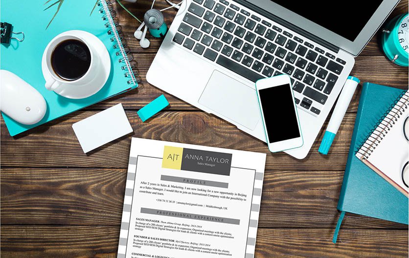 Writing a good resume is made easy thanks to this templates' simple and functional design
